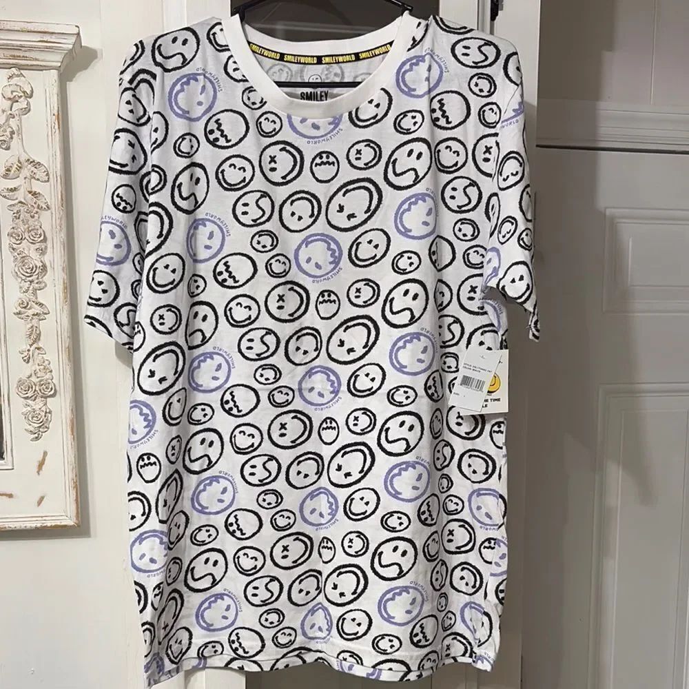 NWT SmileyWorld Graphic Tee Unisex Adult Size Large